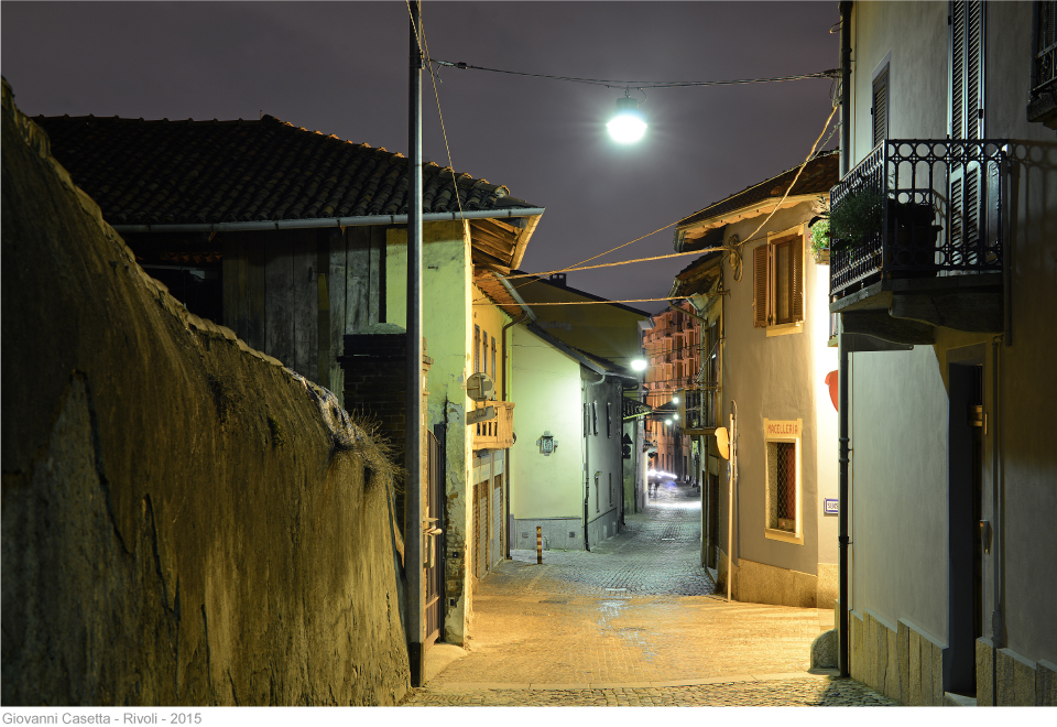 Rivoli, vicolo di notte